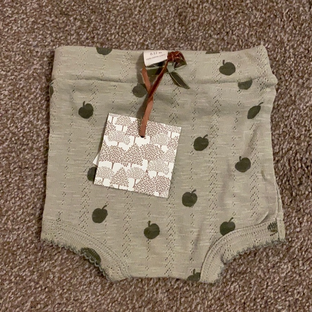 Perfect for fall! 6-12m Apple pointelle bloomers